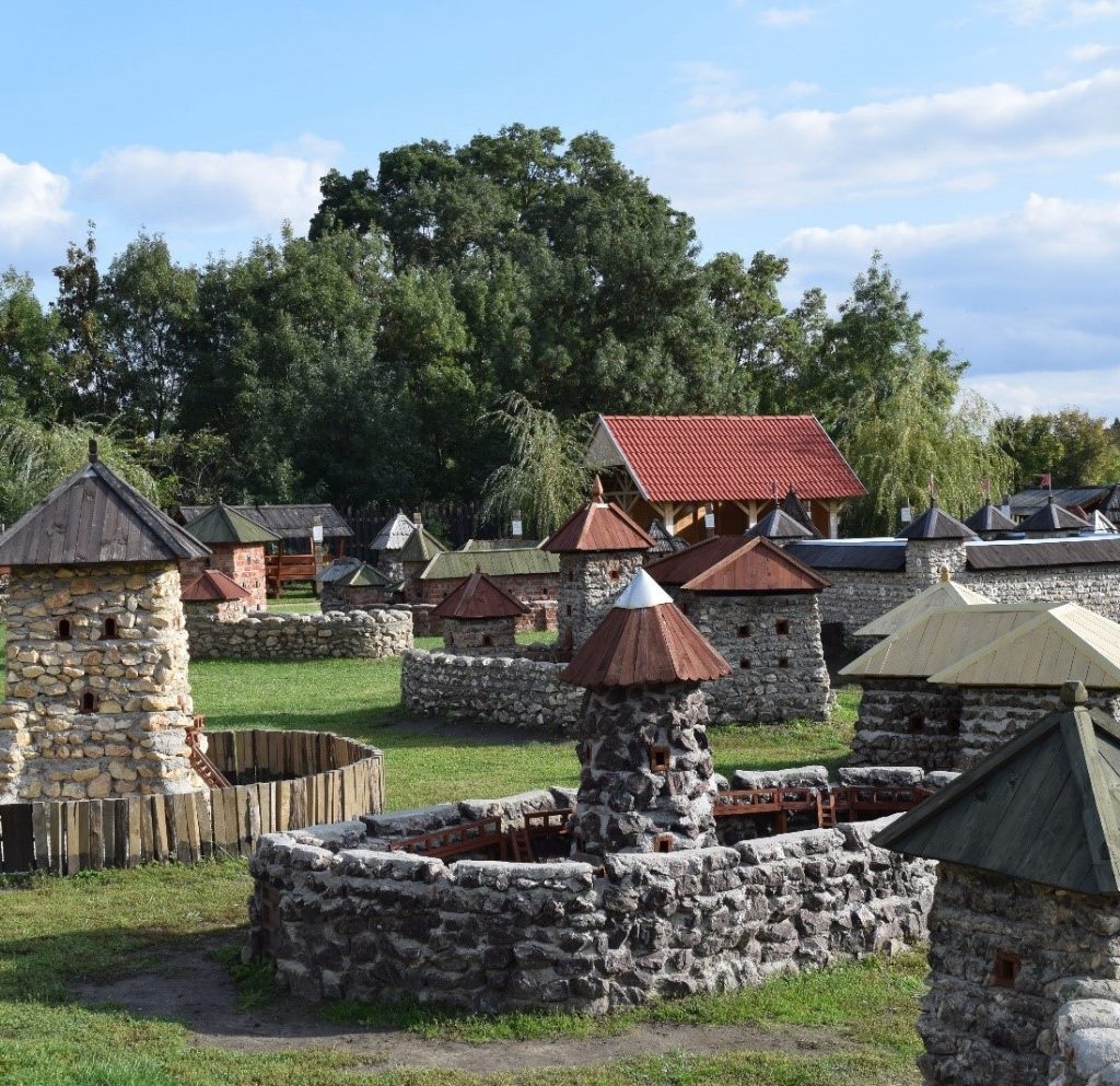 Várpark és Skanzen Dinnyés